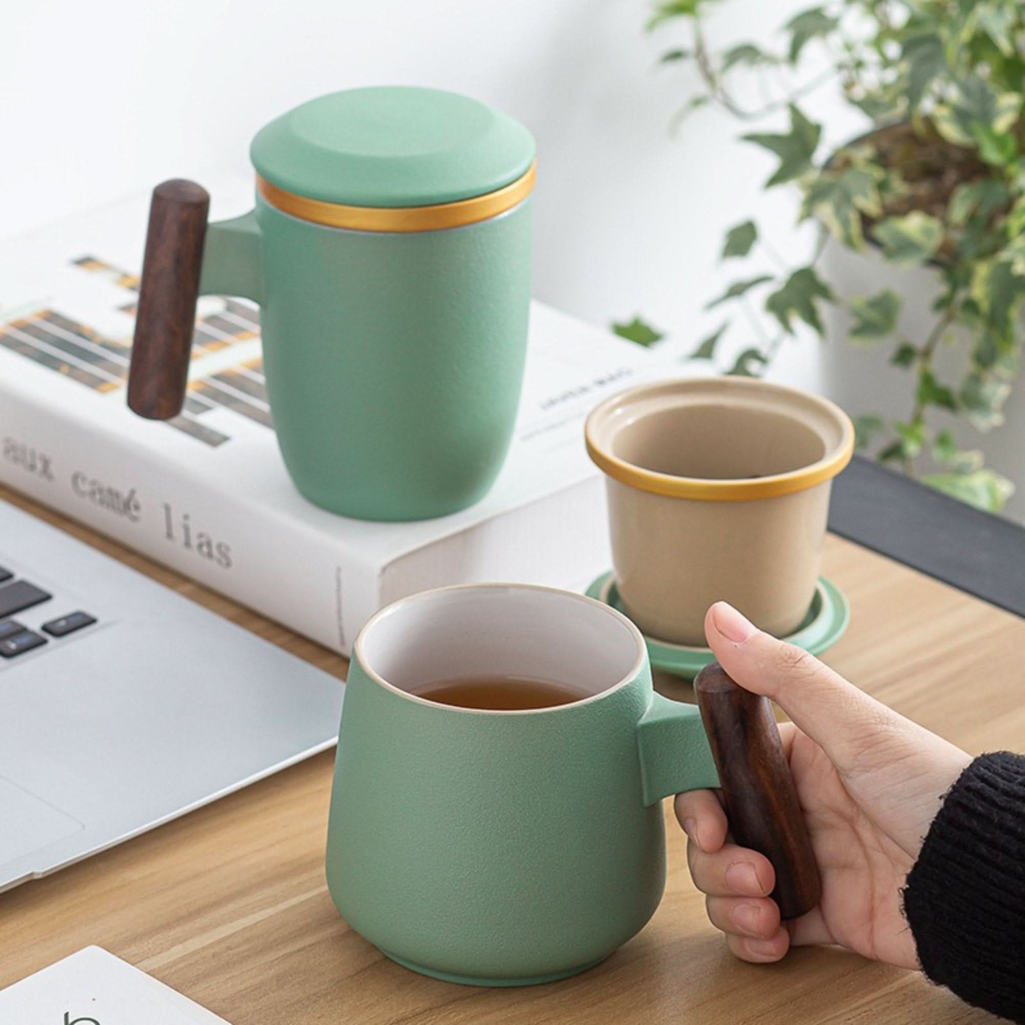 Minimalist Japanese Mug 10.1oz in green with wood handle, a perfect latte mug.